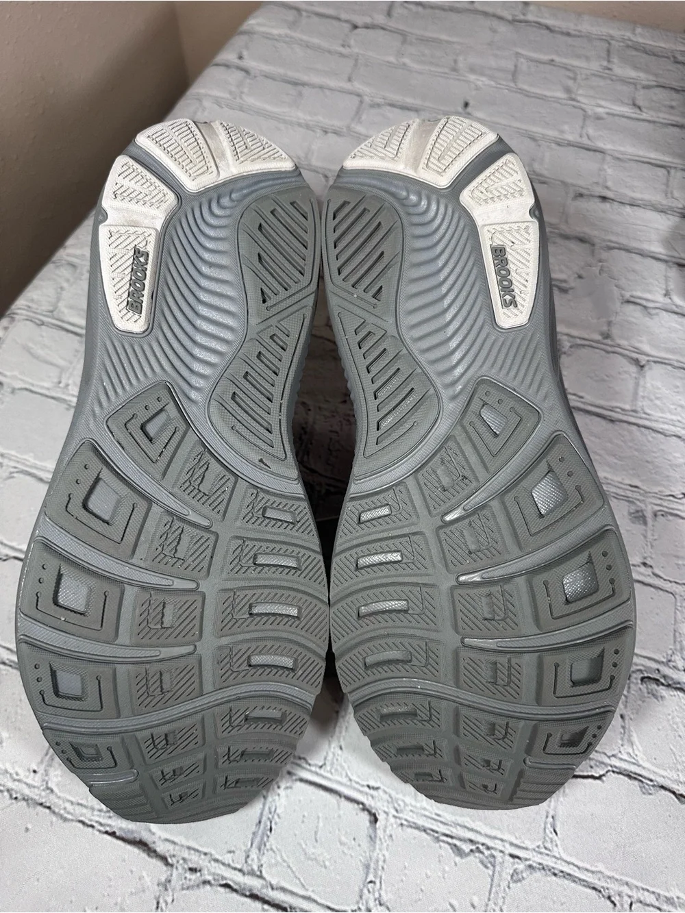 Brooks Ghost 17 Men Running Shoes 11.5 D Primer Gray/Oyster Mushroom 1104421D04